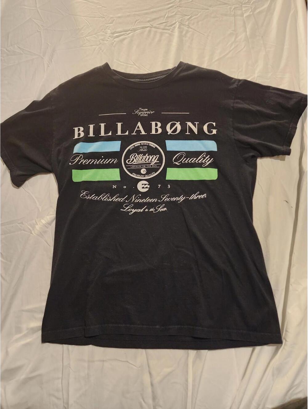 Black Billabong Graphic Tshirt Mens Size Medium. In very good used condition.